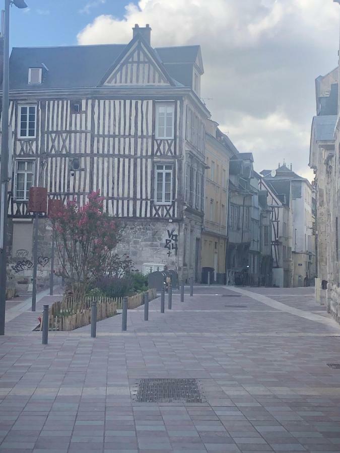 Lylylodge Rouen Bagian luar foto